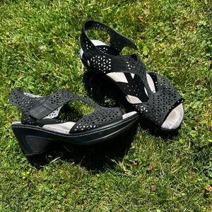 JBU Women’s Memory Foam Sandals